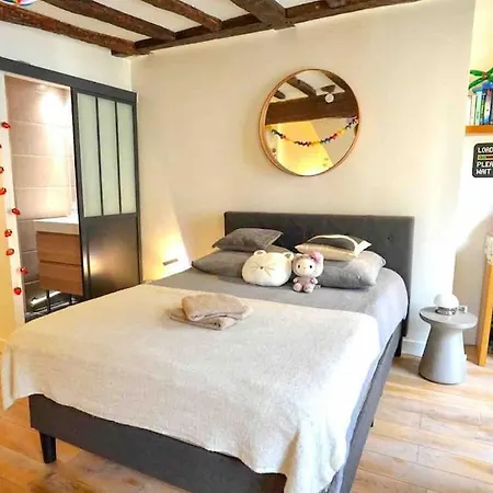 Modern Designed Apartment@ Beaubourg Apartamento Paris