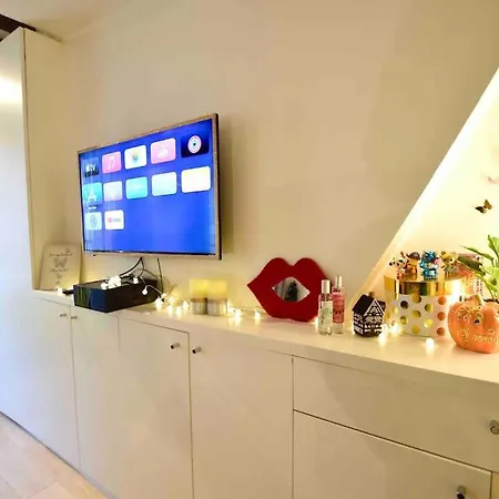 Modern Designed Apartment@ Beaubourg Apartamento Paris