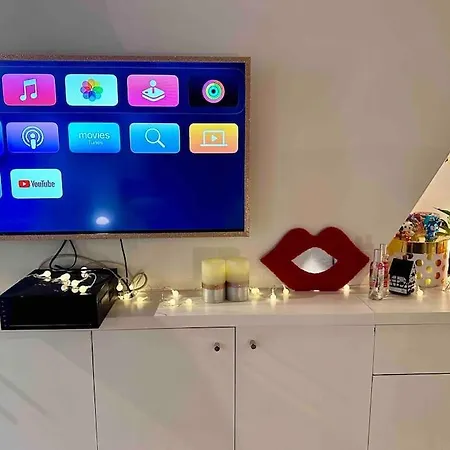 Апартаменты Modern Designed Apartment@ Beaubourg