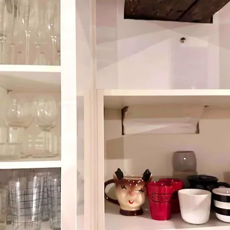 Modern Designed Apartment@ Beaubourg