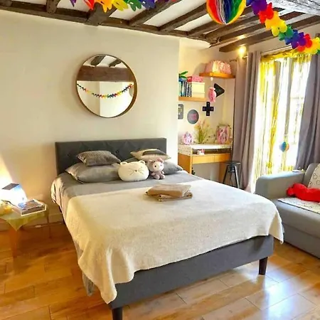 Modern Designed Apartment@ Beaubourg Paris