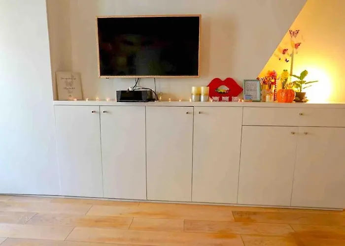 Modern Designed Apartment@ Beaubourg Апартаменты *